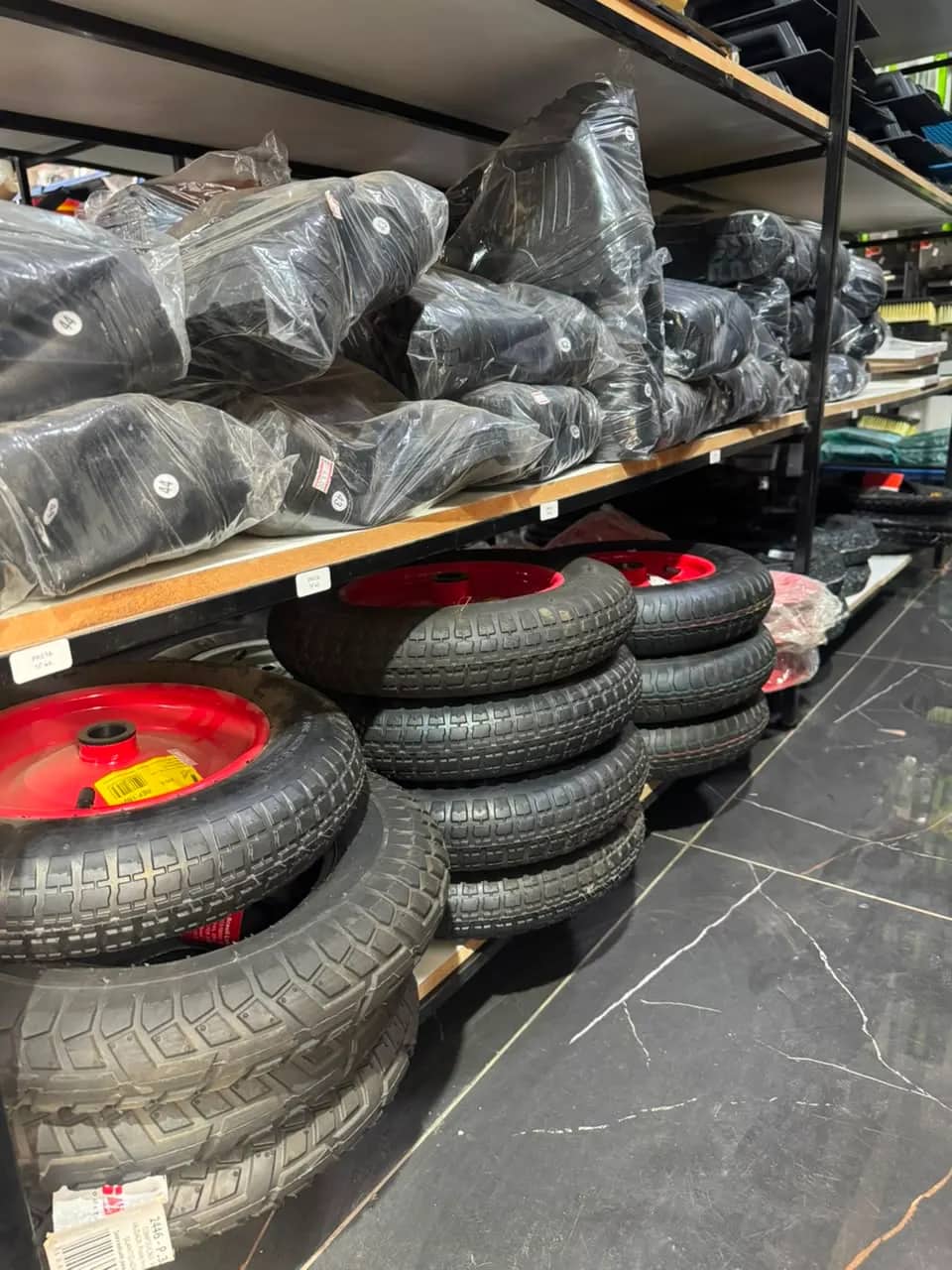 Rodas e pneus para carrinho de mão